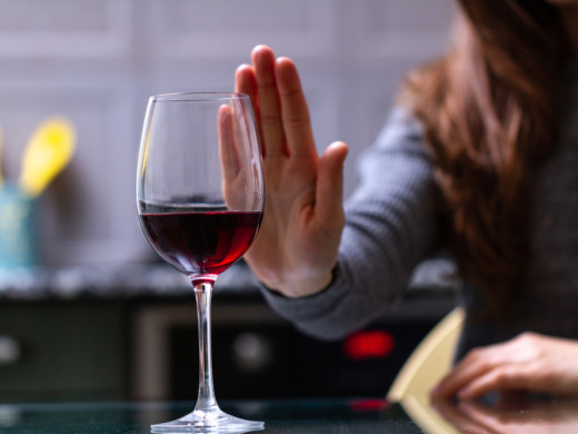 Evropani během první vlny pandemie omezili pití alkoholu. Neplatí to pro všechny